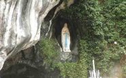 Grotte de Lourdes de la Vierge Marie