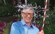 Bill Gates réalise le défi de l'Ice Bucket Challenge