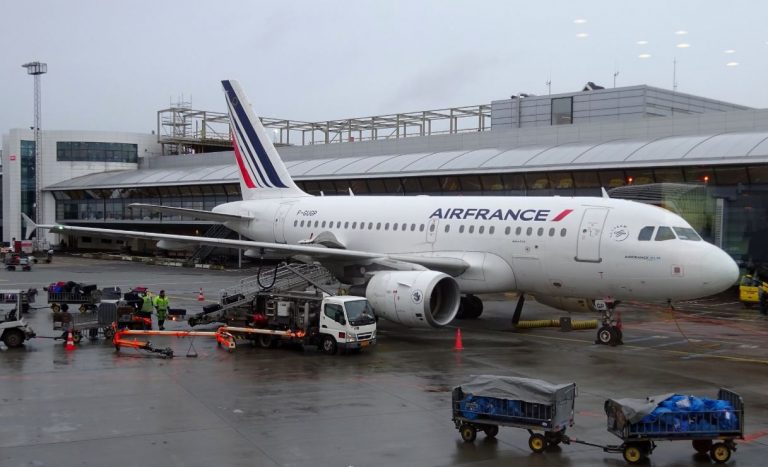 Grève contre la réforme des retraites: deux syndicats d'Air France s'y mêlent