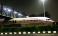 Un avion d'Air India coincé sous un pont près de l'aéroport de Delhi