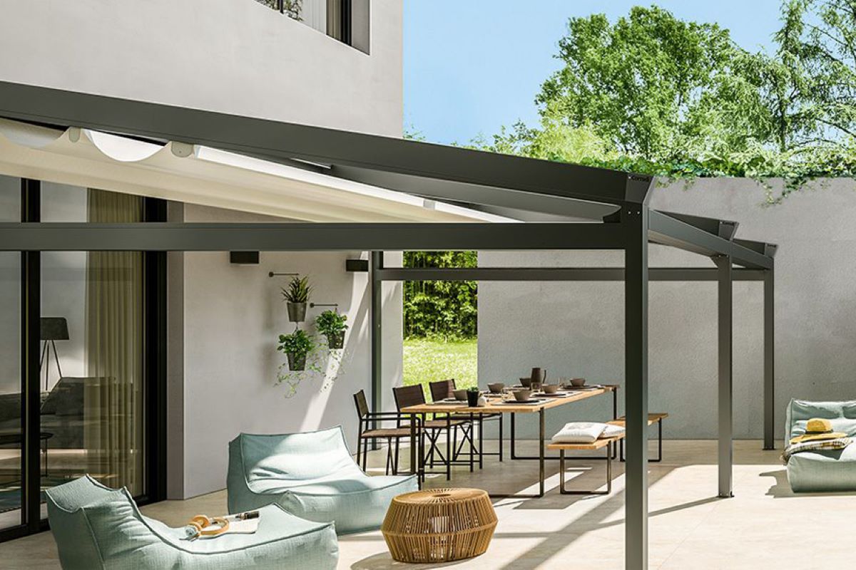 Bâche sur mesure pour pergola : quels avantages ? 